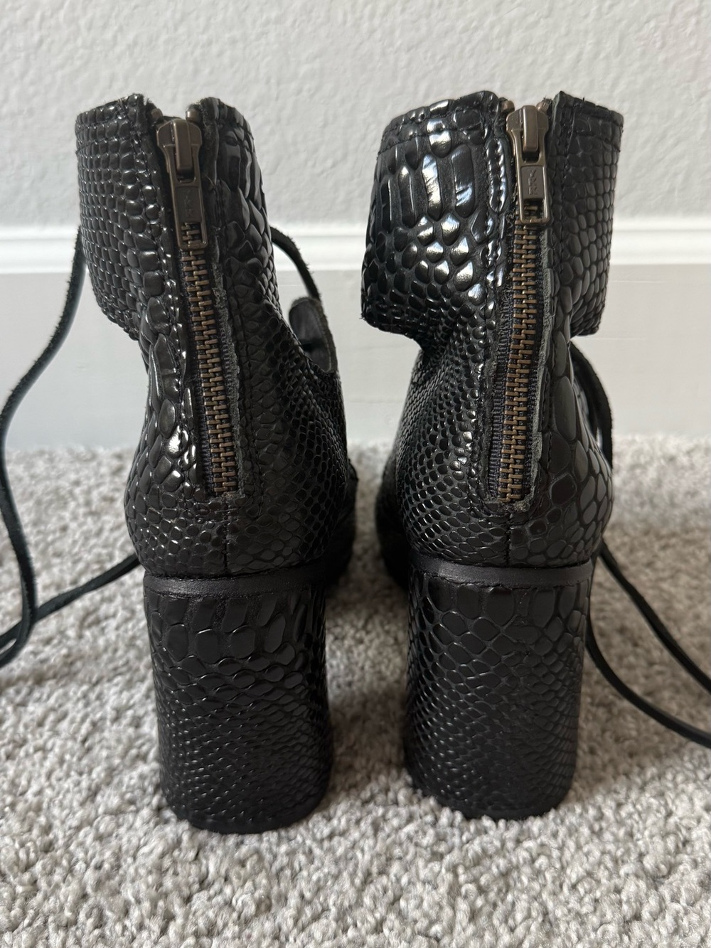 Freebird Joyce Black Lace-Up Shoes - Picture 14 of 14